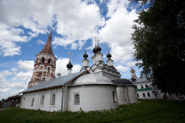 Mas iglesias por el pueblo de Suzdal.