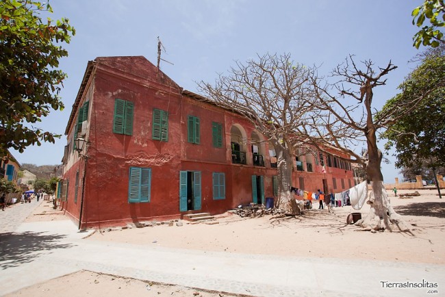 visitando las calles de gorée