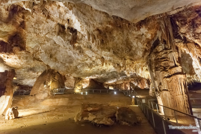 cueva de pozalagua valle de karrantza
