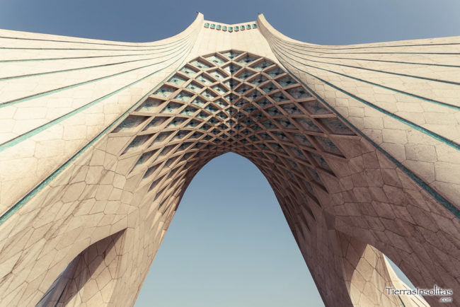 torre borj-e azadi teherán
