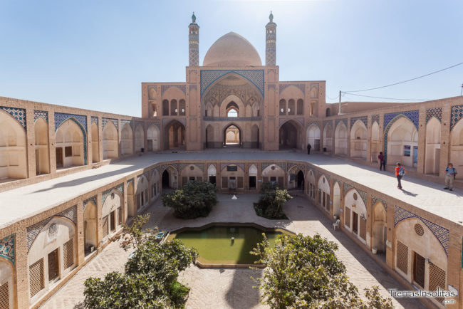 interior masjed-e agha borzog