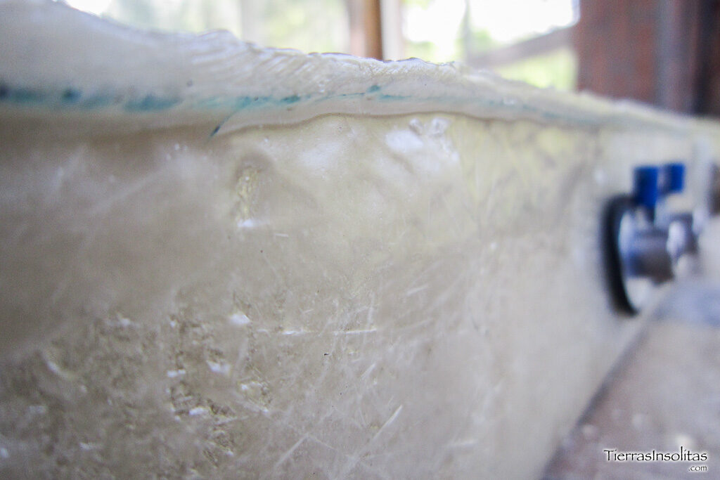 detalle pegado tapa depósito aguas grises