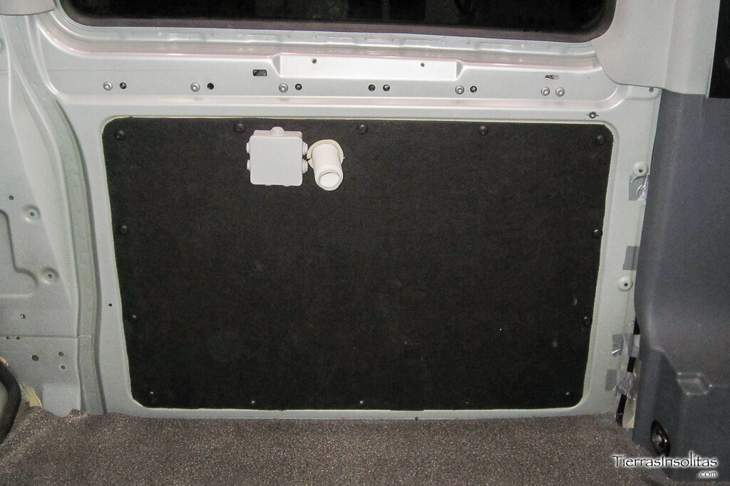 panelado hueco depósito camper